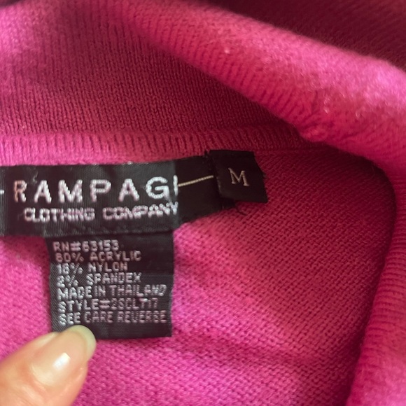 Rampage chic turtle neck sweater (M) - Picture 4 of 4